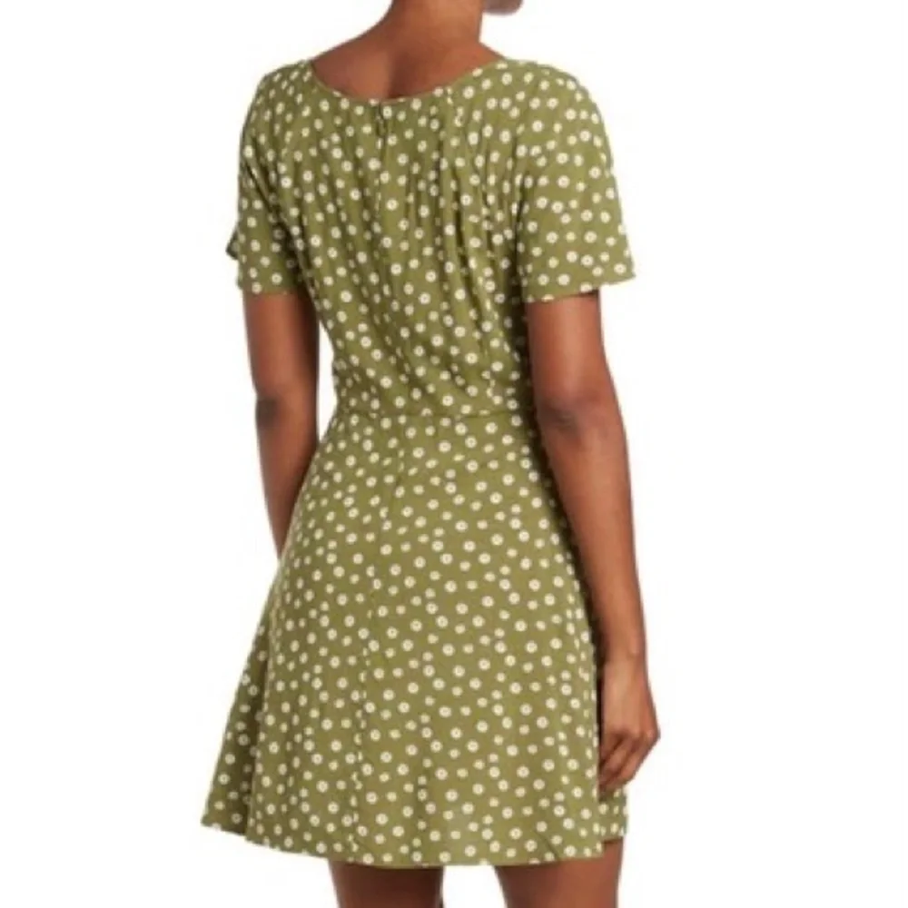 Abound Vintage Olive Daisy Dress - Picture 2 of 6